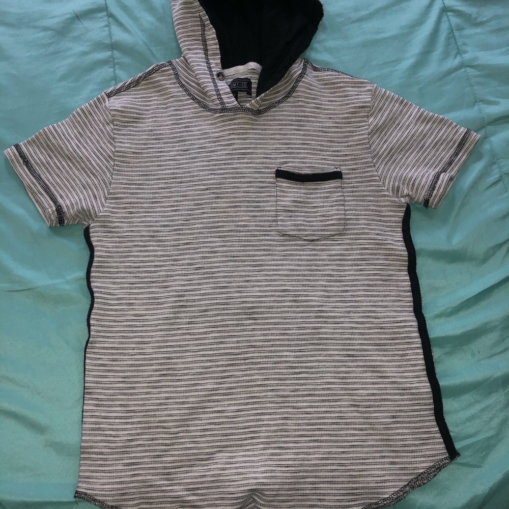 Dikotomy hooded shirt